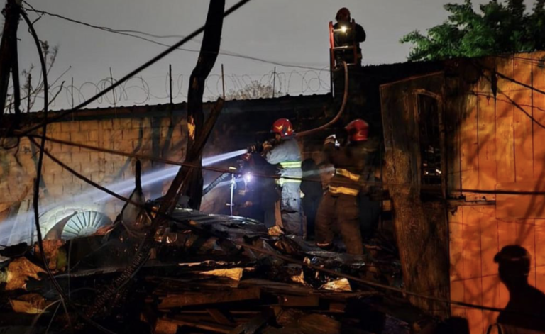 Incendio de 3 viviendas en Córdoba